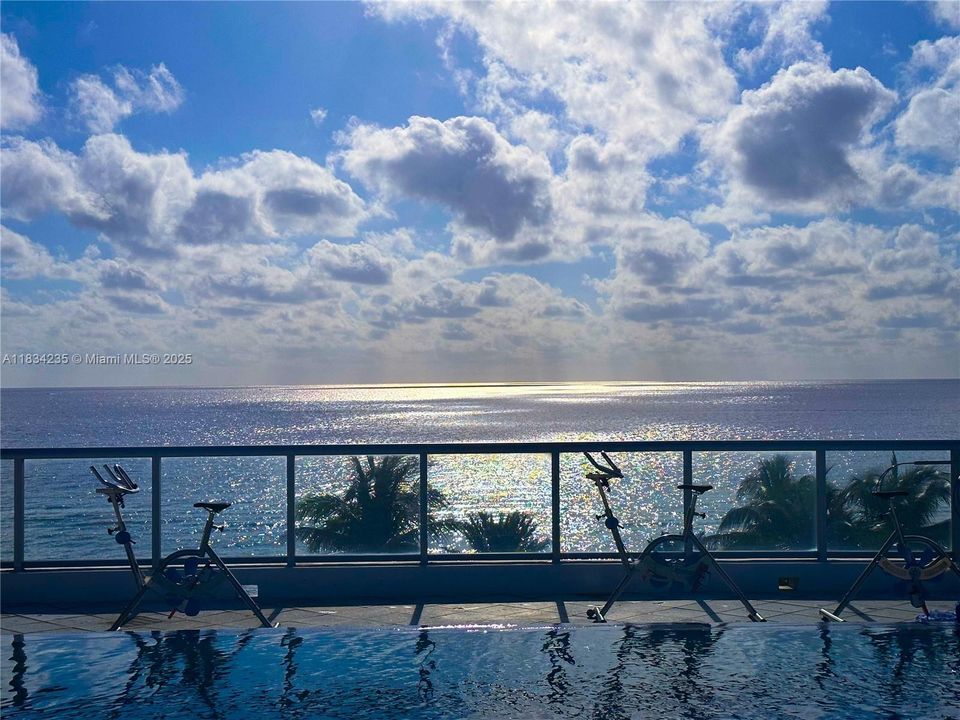 For Sale: $850,000 (1 beds, 1 baths, 820 Square Feet)