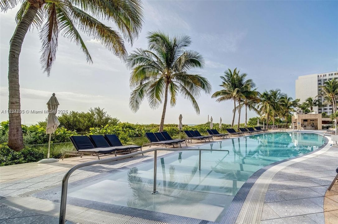 For Sale: $850,000 (1 beds, 1 baths, 820 Square Feet)