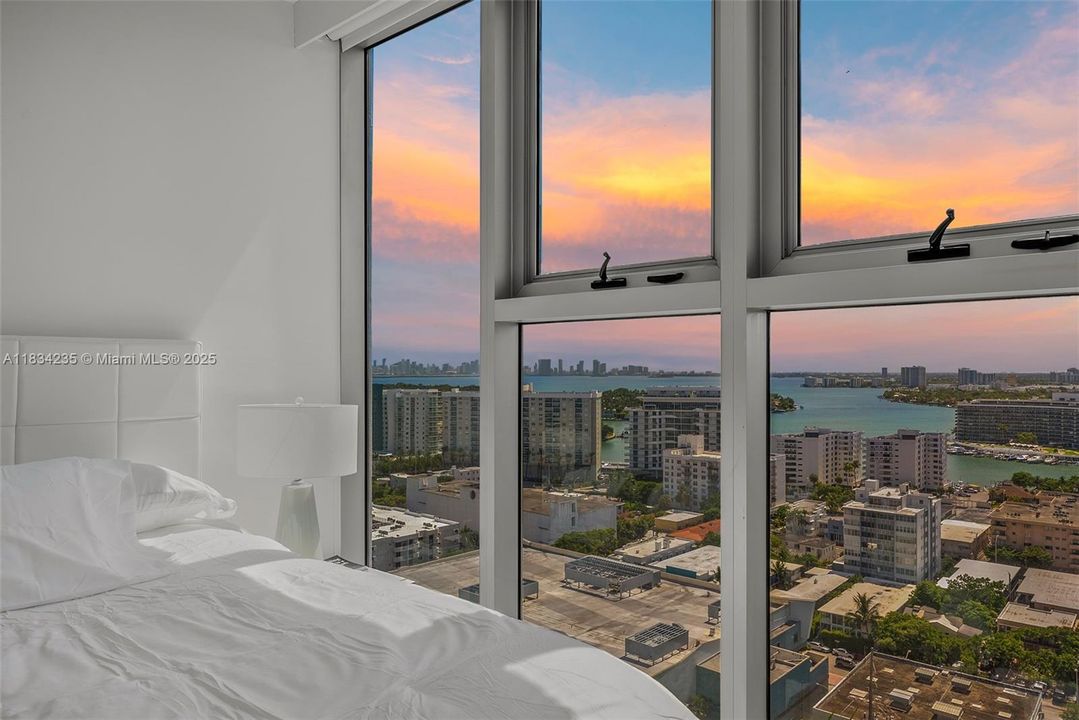 For Sale: $850,000 (1 beds, 1 baths, 820 Square Feet)