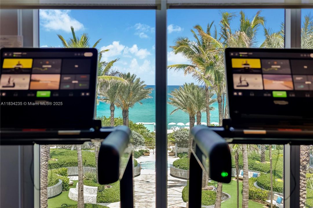 For Sale: $850,000 (1 beds, 1 baths, 820 Square Feet)