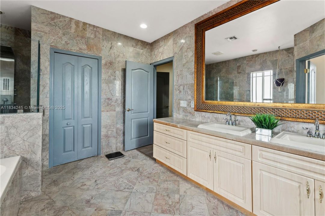 For Sale: $1,595,000 (5 beds, 3 baths, 3094 Square Feet)