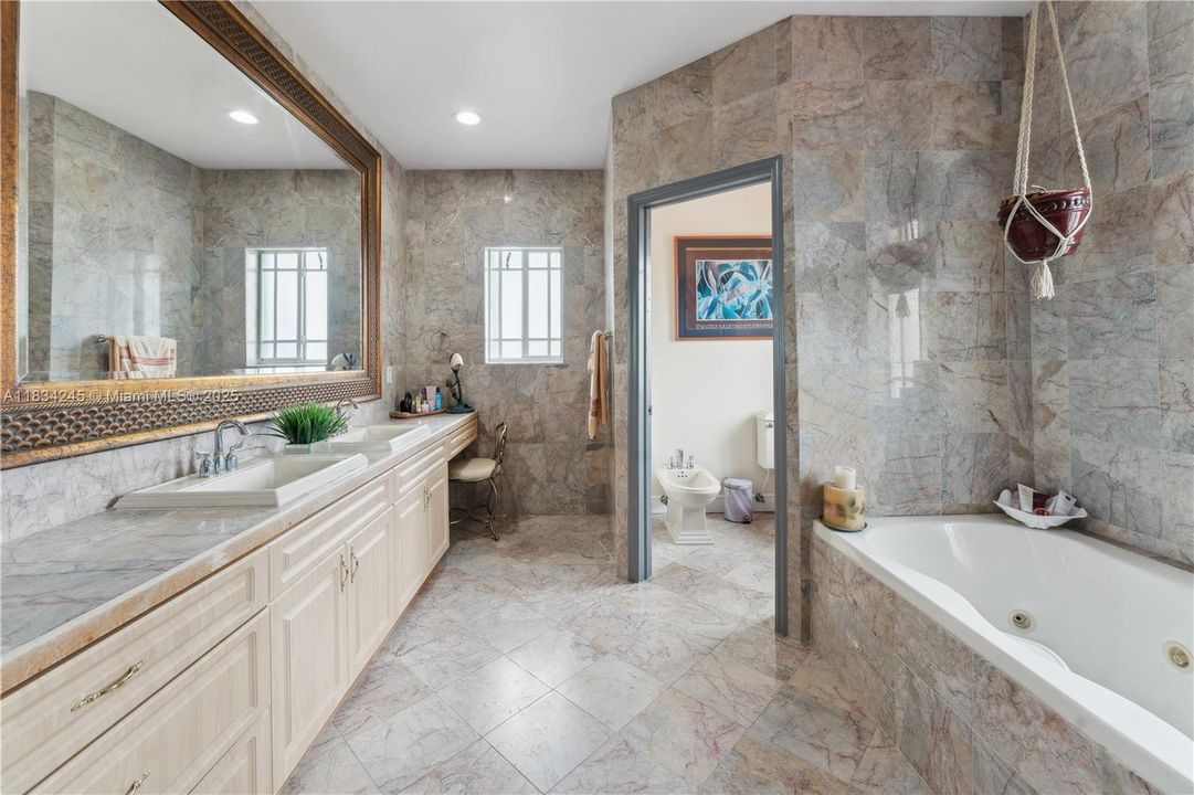 For Sale: $1,595,000 (5 beds, 3 baths, 3094 Square Feet)