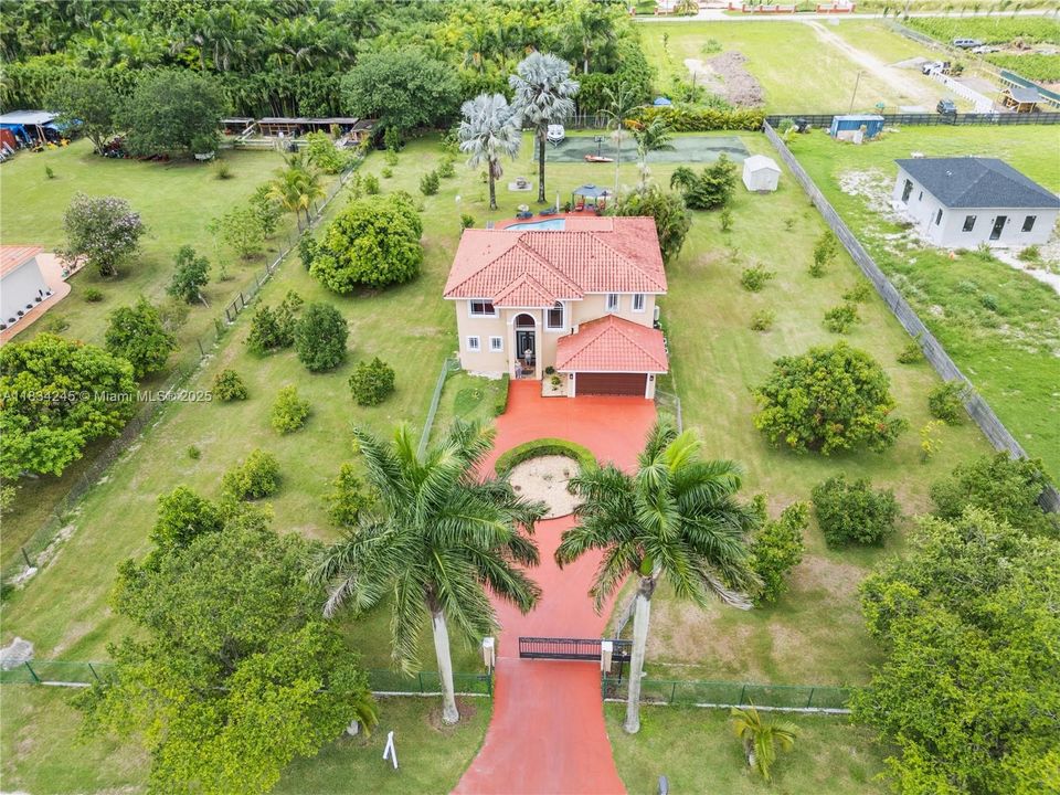 For Sale: $1,595,000 (5 beds, 3 baths, 3094 Square Feet)