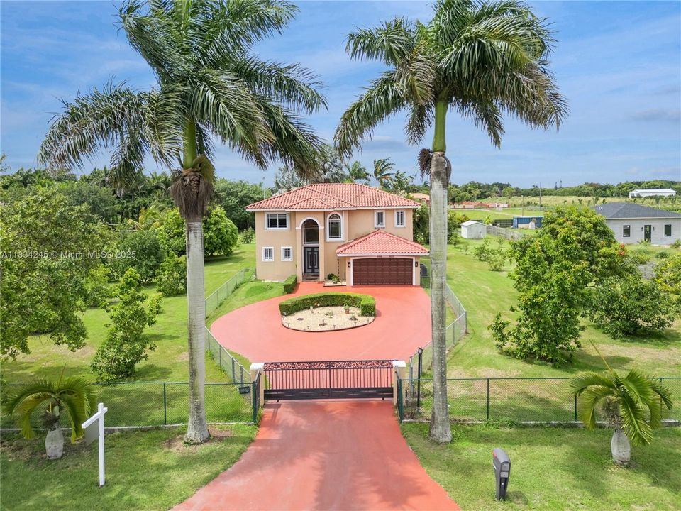 For Sale: $1,595,000 (5 beds, 3 baths, 3094 Square Feet)