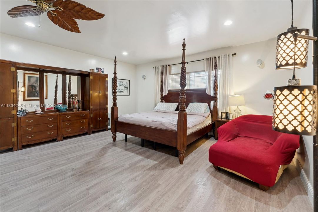 For Sale: $1,595,000 (5 beds, 3 baths, 3094 Square Feet)