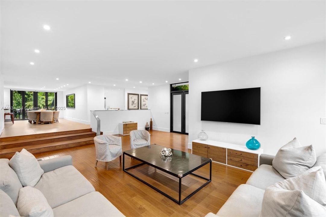 En Venta: $6,375,000 (3 camas, 4 baños, 2403 Pies cuadrados)