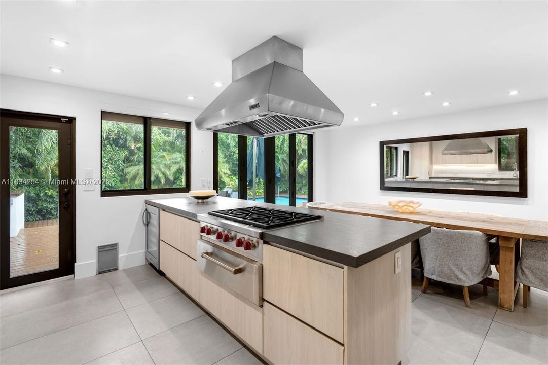 En Venta: $6,375,000 (3 camas, 4 baños, 2403 Pies cuadrados)