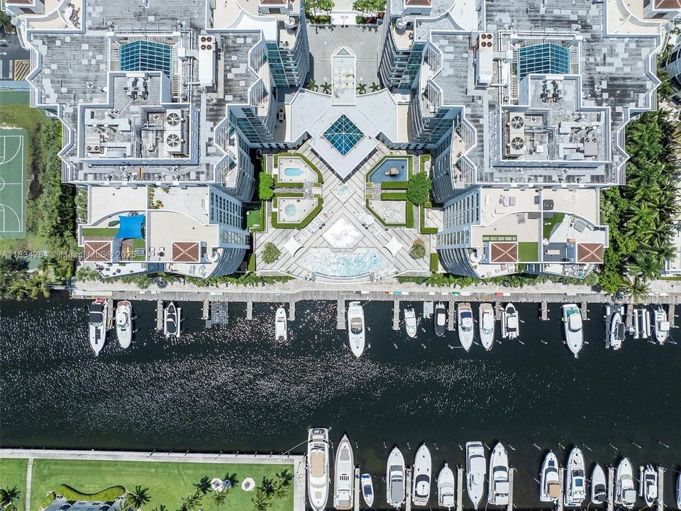 合同活跃: $699,000 (2 贝兹, 2 浴室, 1590 平方英尺)