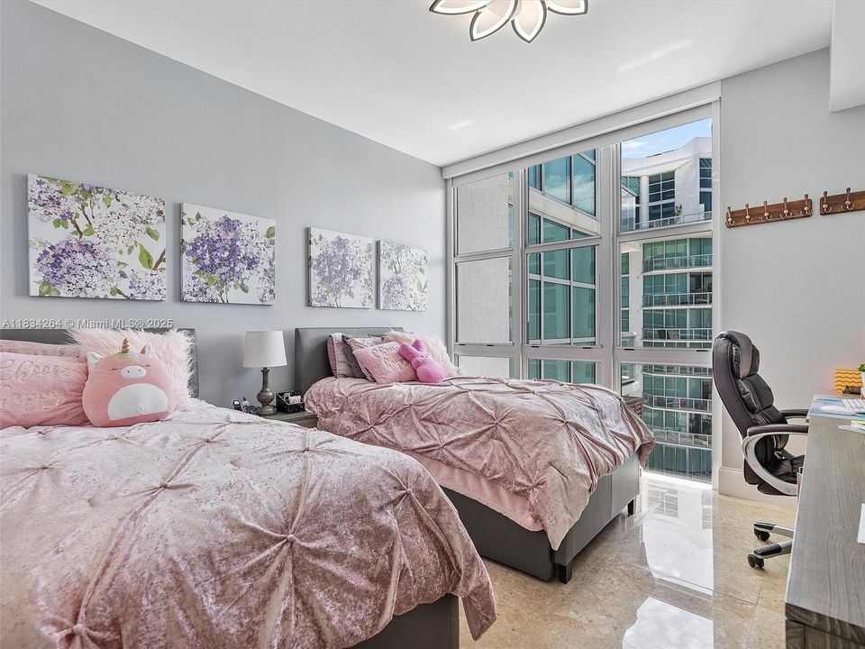 合同活跃: $699,000 (2 贝兹, 2 浴室, 1590 平方英尺)