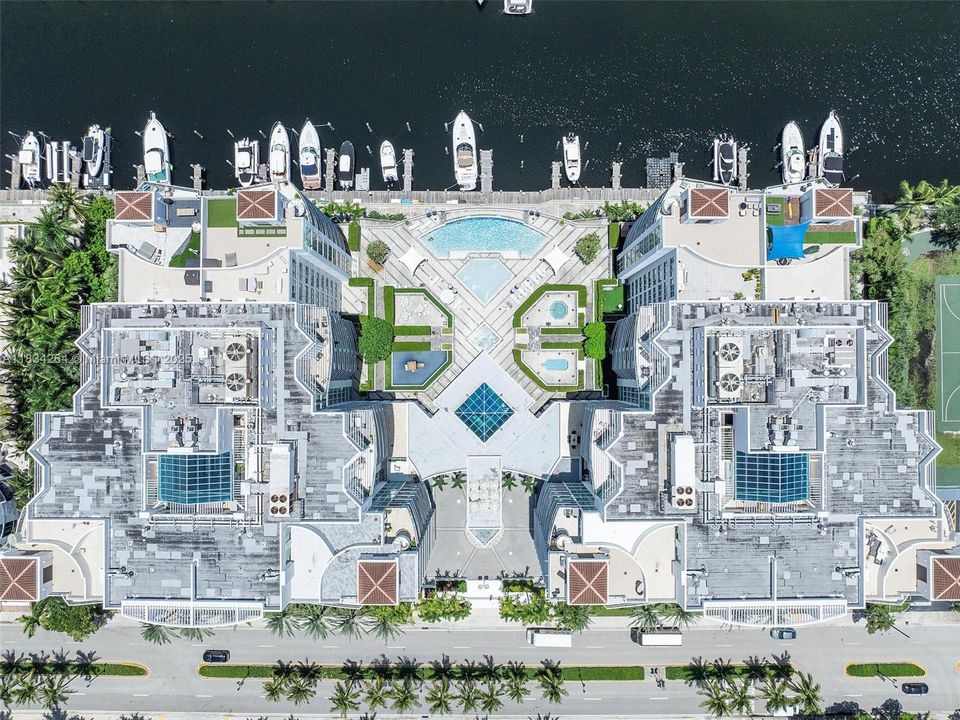 合同活跃: $699,000 (2 贝兹, 2 浴室, 1590 平方英尺)