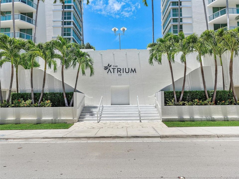 合同活跃: $699,000 (2 贝兹, 2 浴室, 1590 平方英尺)