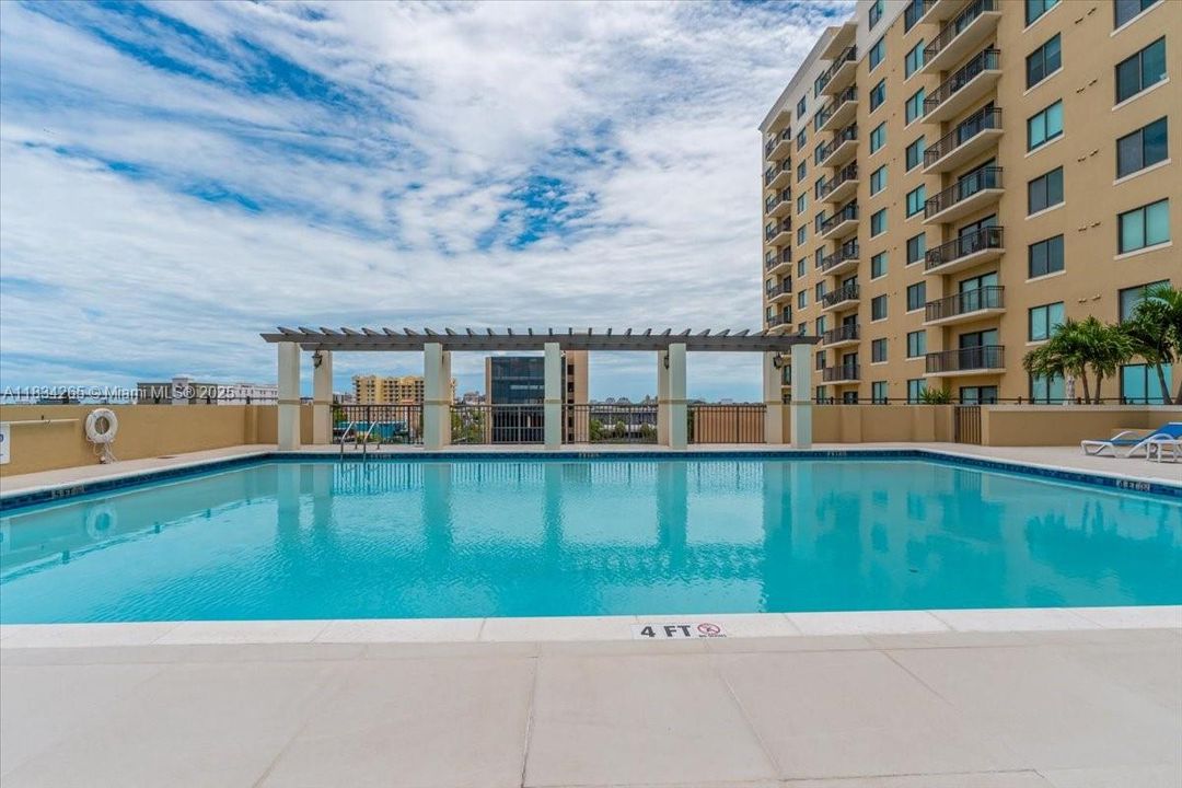 Recently Sold: $420,000 (2 beds, 2 baths, 1009 Square Feet)