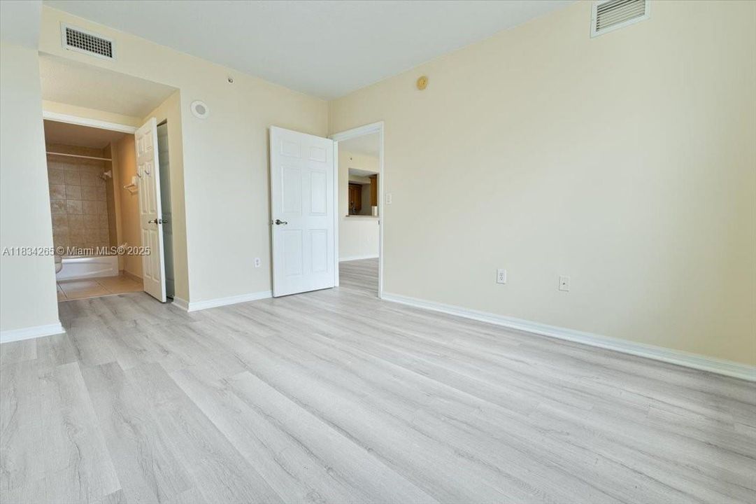 Recently Sold: $420,000 (2 beds, 2 baths, 1009 Square Feet)