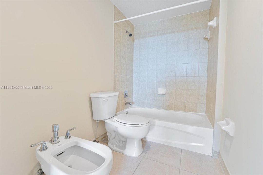 Recently Sold: $420,000 (2 beds, 2 baths, 1009 Square Feet)