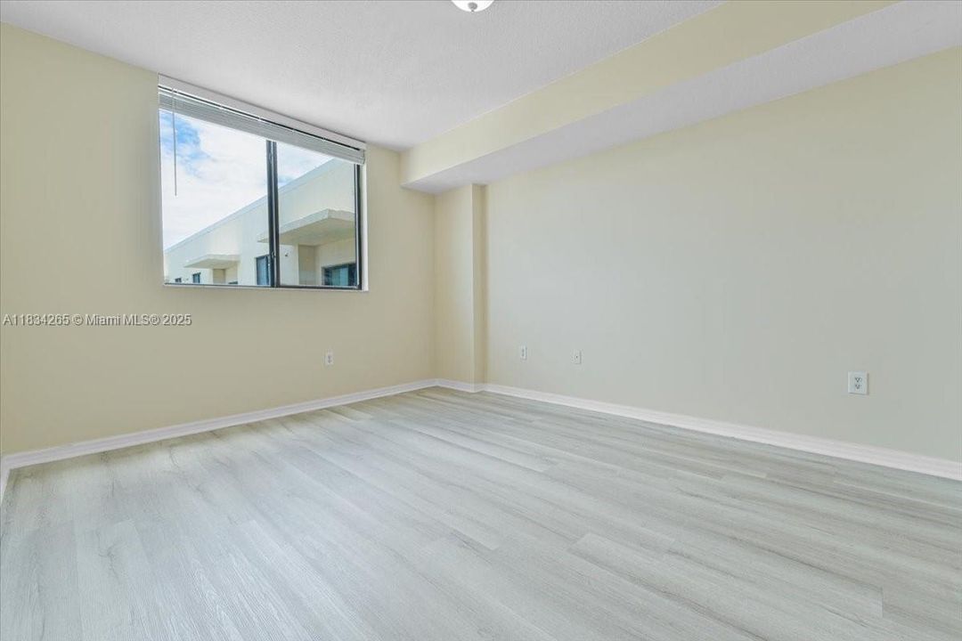 Recently Sold: $420,000 (2 beds, 2 baths, 1009 Square Feet)