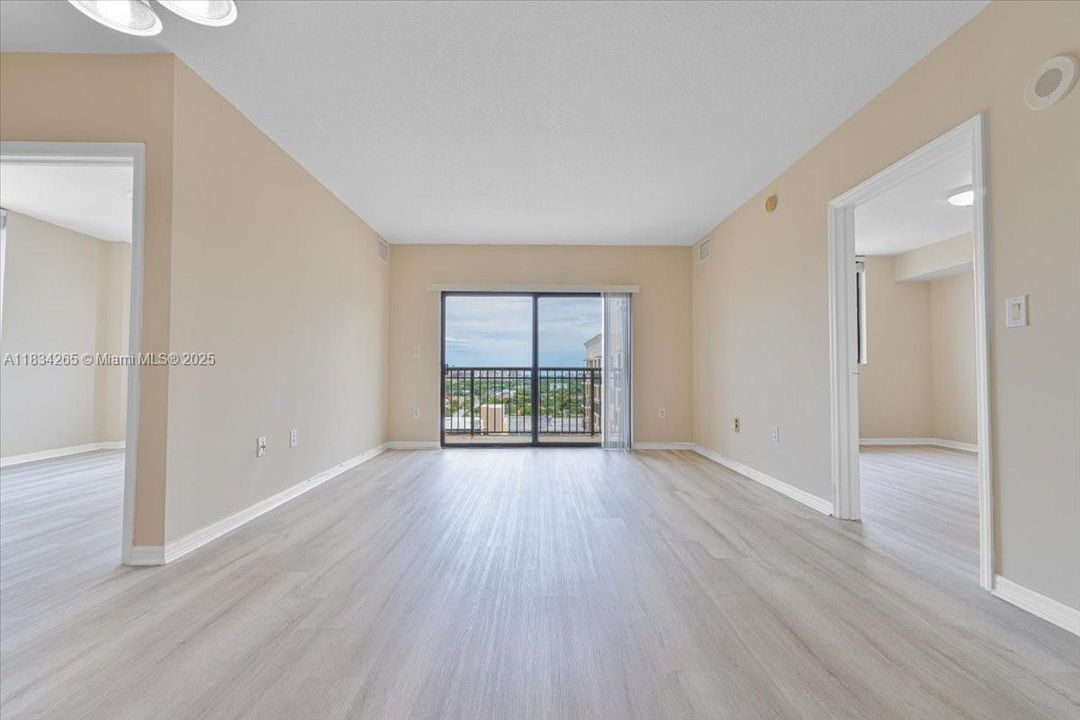 Recently Sold: $420,000 (2 beds, 2 baths, 1009 Square Feet)