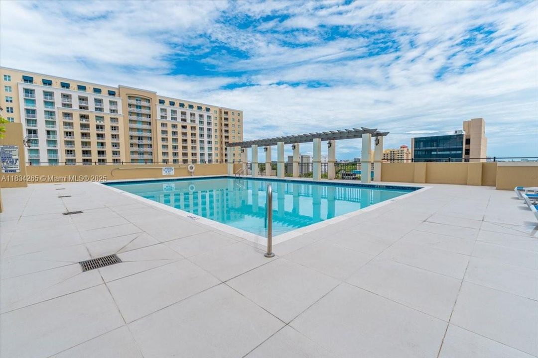 Recently Sold: $420,000 (2 beds, 2 baths, 1009 Square Feet)