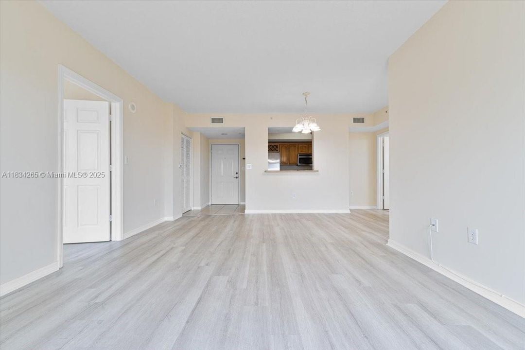 Recently Sold: $420,000 (2 beds, 2 baths, 1009 Square Feet)
