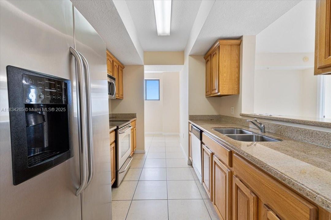 Recently Sold: $420,000 (2 beds, 2 baths, 1009 Square Feet)