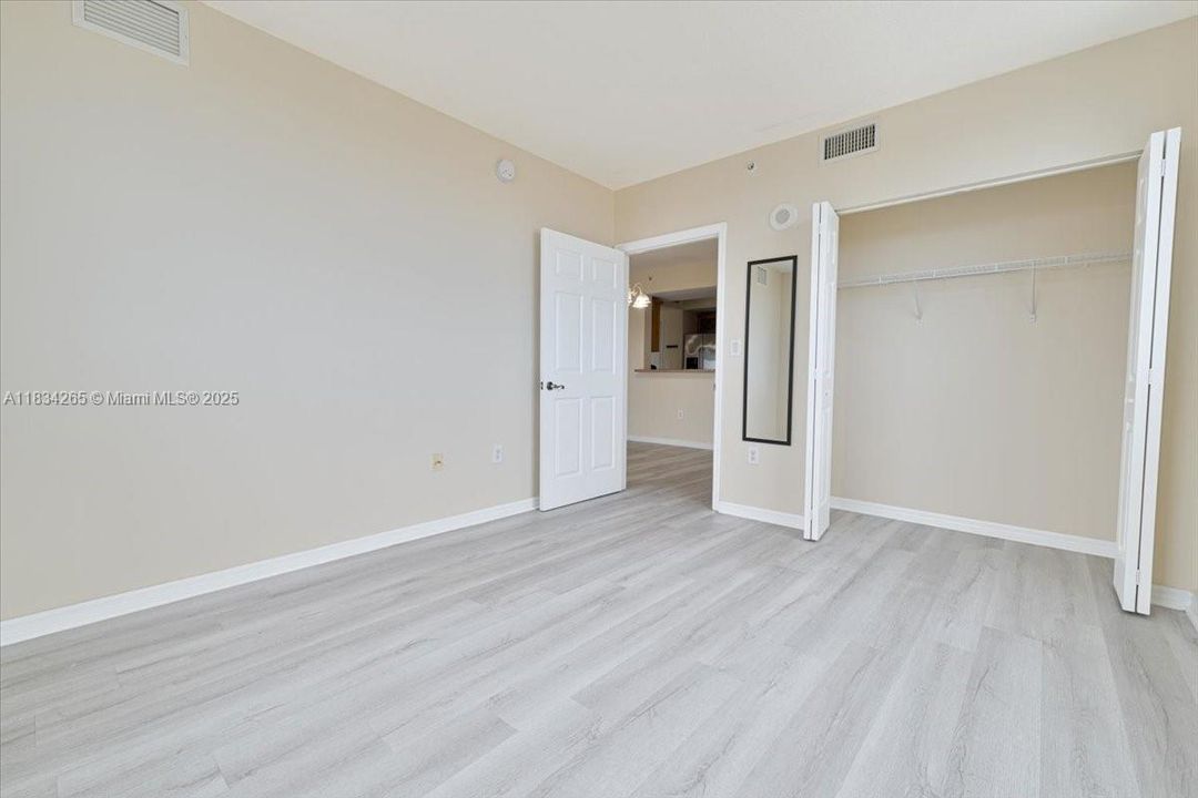 Recently Sold: $420,000 (2 beds, 2 baths, 1009 Square Feet)