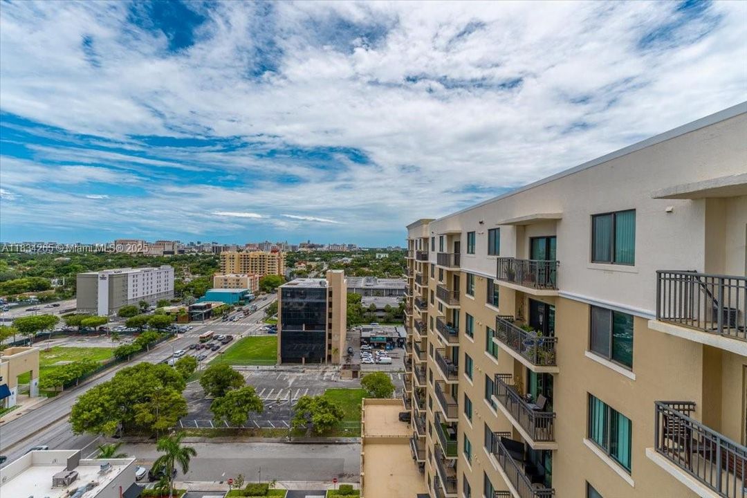 Recently Sold: $420,000 (2 beds, 2 baths, 1009 Square Feet)