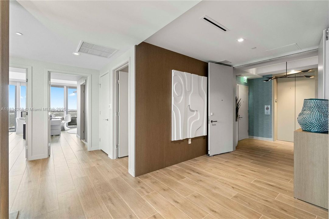 Recently Sold: $3,788,000 (3 beds, 3 baths, 2428 Square Feet)