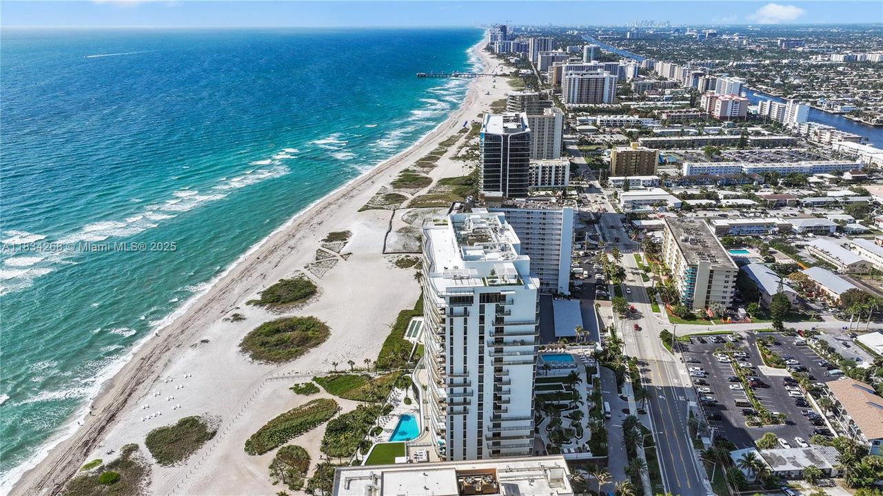 Recently Sold: $3,788,000 (3 beds, 3 baths, 2428 Square Feet)