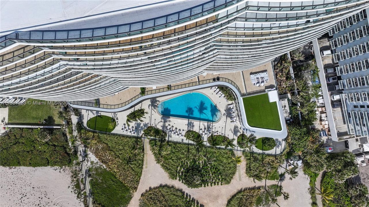 Recently Sold: $3,788,000 (3 beds, 3 baths, 2428 Square Feet)