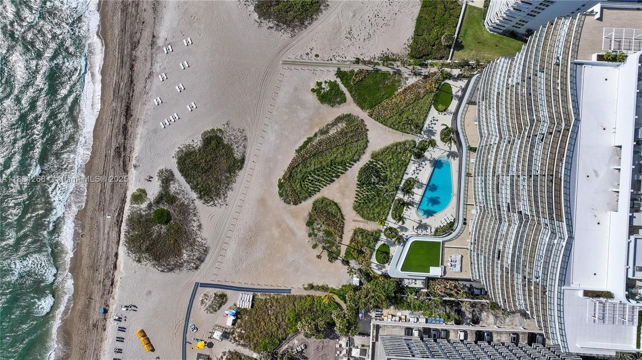 Recently Sold: $3,788,000 (3 beds, 3 baths, 2428 Square Feet)