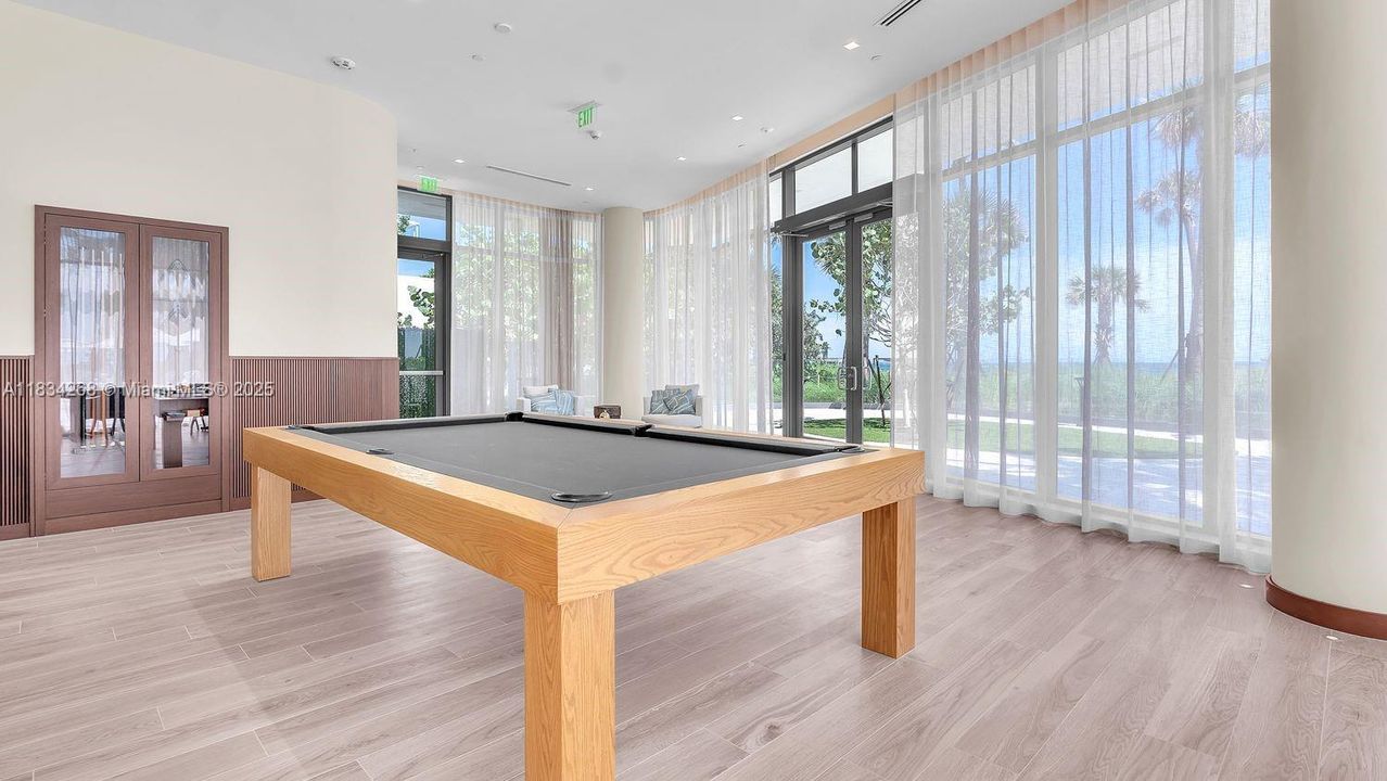 Recently Sold: $3,788,000 (3 beds, 3 baths, 2428 Square Feet)