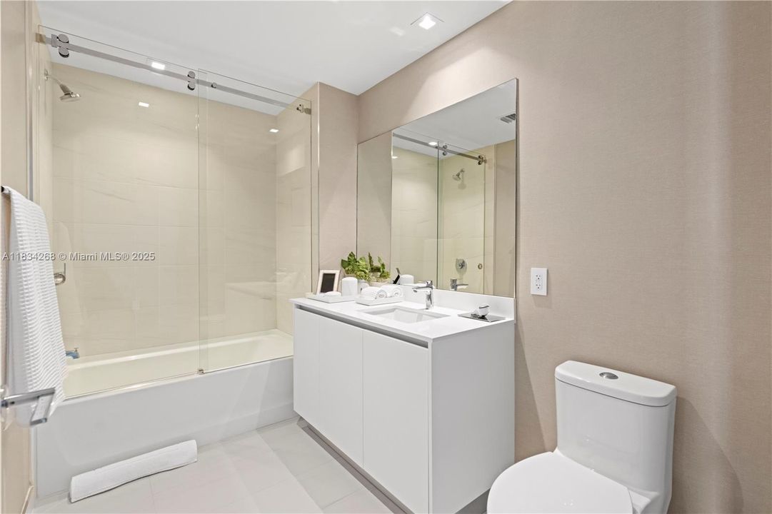 Recently Sold: $3,788,000 (3 beds, 3 baths, 2428 Square Feet)