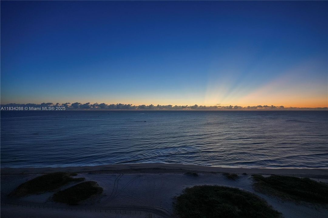 Recently Sold: $3,788,000 (3 beds, 3 baths, 2428 Square Feet)