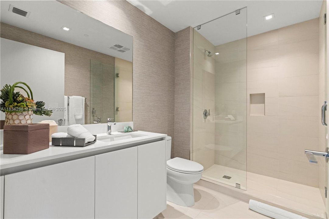 Recently Sold: $3,788,000 (3 beds, 3 baths, 2428 Square Feet)