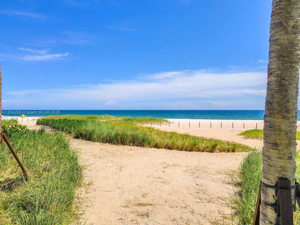 Recently Sold: $3,788,000 (3 beds, 3 baths, 2428 Square Feet)