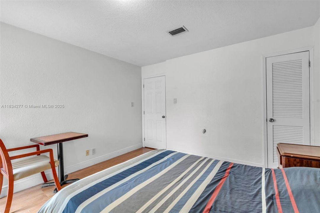 En Venta: $220,000 (4 camas, 2 baños, 2020 Pies cuadrados)