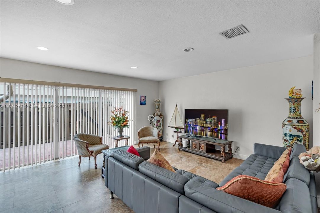 En Venta: $220,000 (4 camas, 2 baños, 2020 Pies cuadrados)