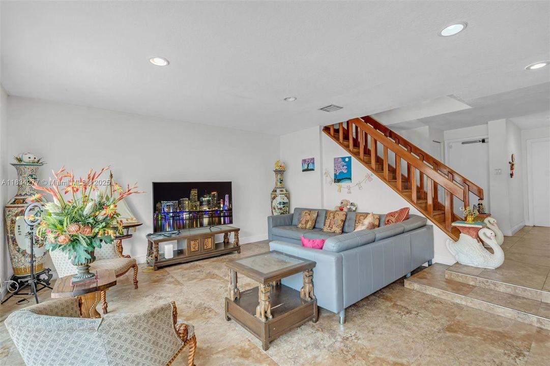 En Venta: $220,000 (4 camas, 2 baños, 2020 Pies cuadrados)