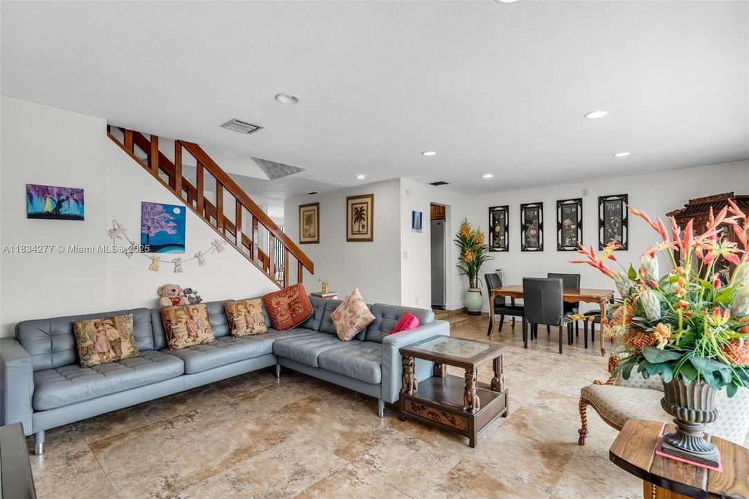 En Venta: $220,000 (4 camas, 2 baños, 2020 Pies cuadrados)