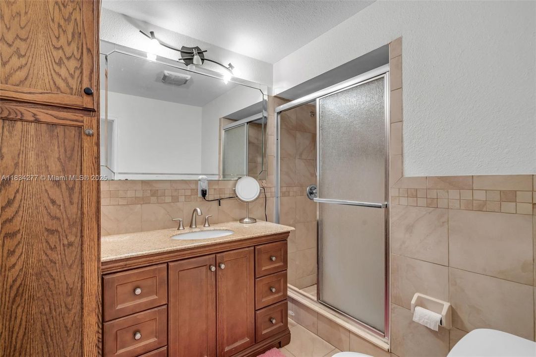 En Venta: $220,000 (4 camas, 2 baños, 2020 Pies cuadrados)