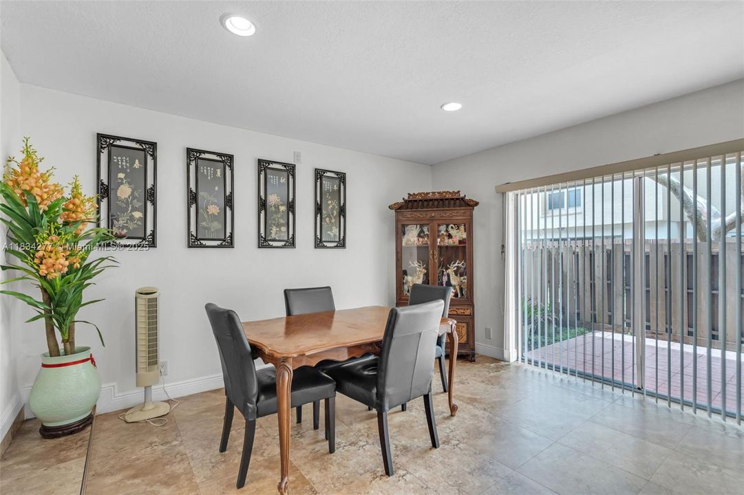 En Venta: $220,000 (4 camas, 2 baños, 2020 Pies cuadrados)