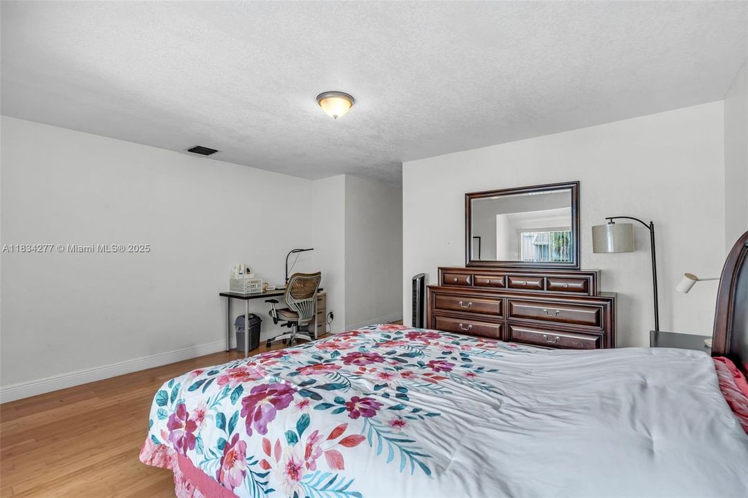 En Venta: $220,000 (4 camas, 2 baños, 2020 Pies cuadrados)