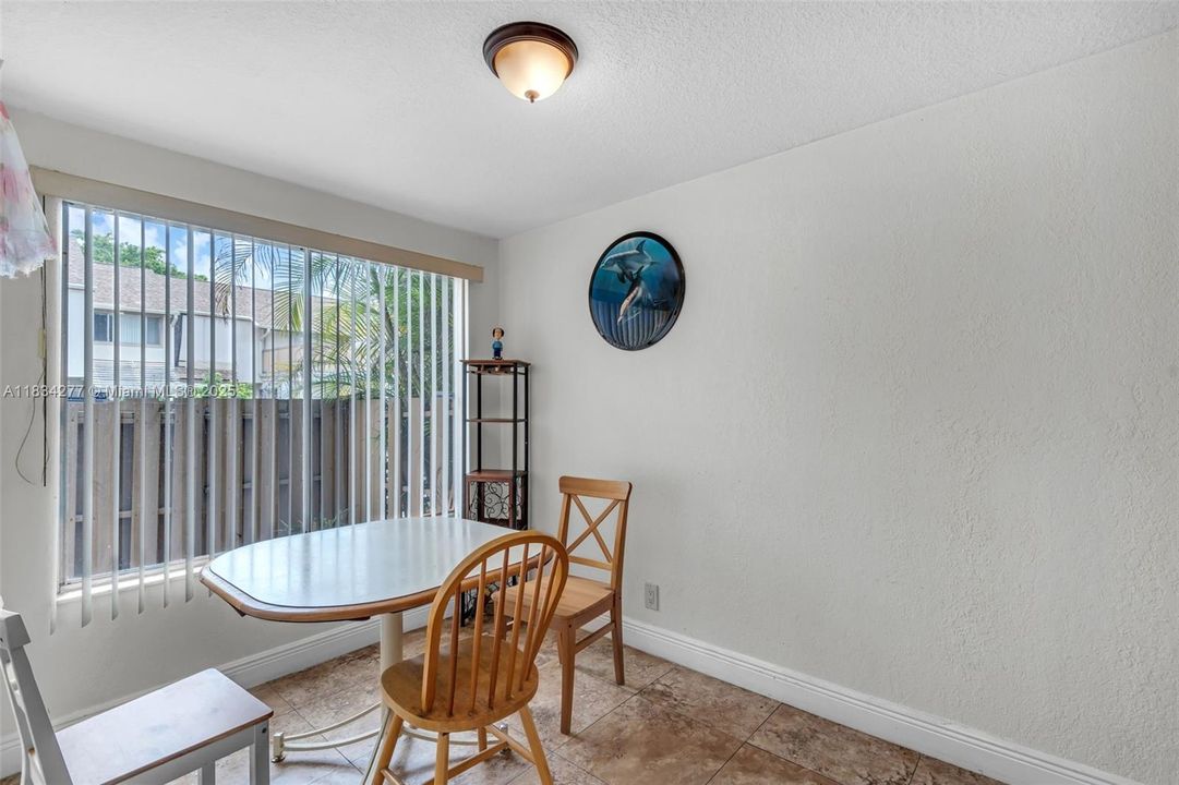 En Venta: $220,000 (4 camas, 2 baños, 2020 Pies cuadrados)