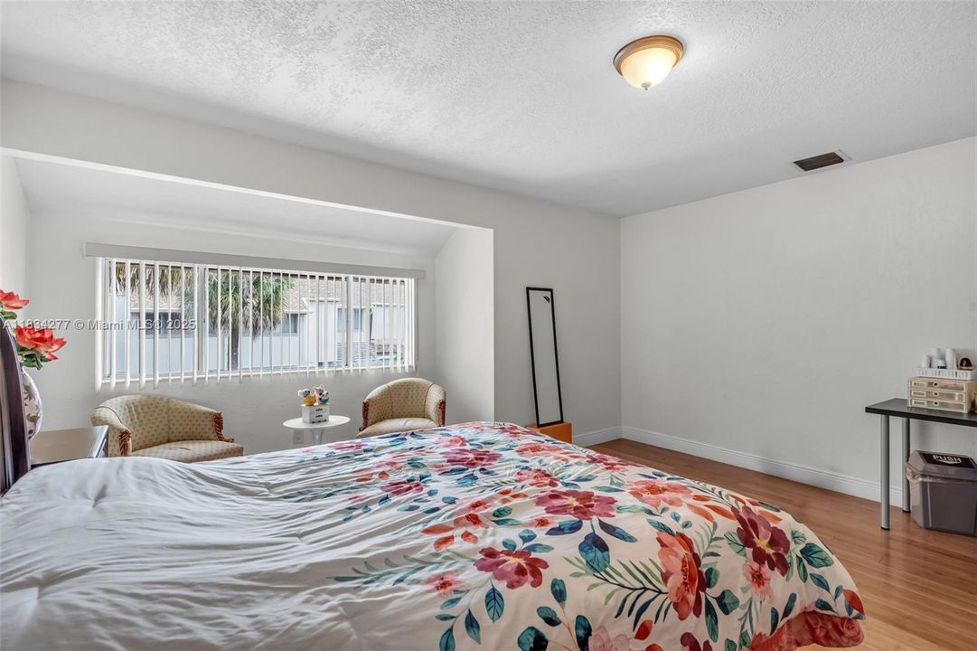 En Venta: $220,000 (4 camas, 2 baños, 2020 Pies cuadrados)
