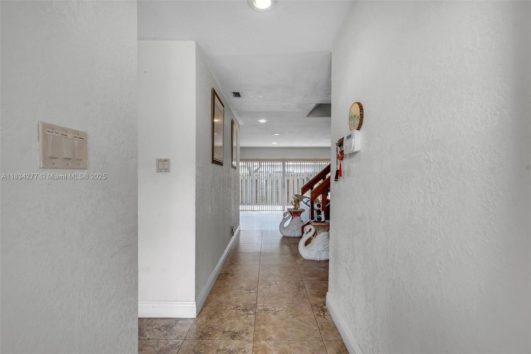 En Venta: $220,000 (4 camas, 2 baños, 2020 Pies cuadrados)