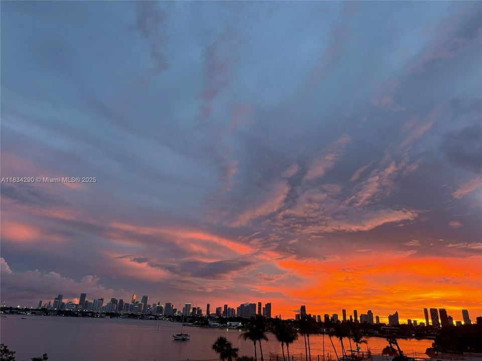 待售: $2,100,888 (2 贝兹, 2 浴室, 1440 平方英尺)