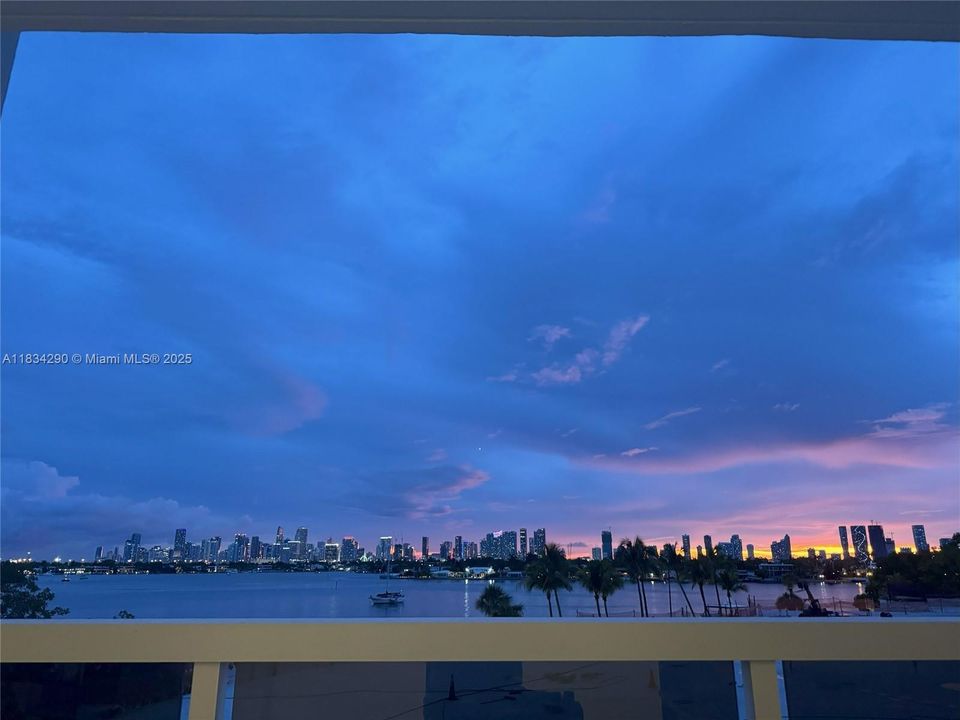 待售: $2,100,888 (2 贝兹, 2 浴室, 1440 平方英尺)