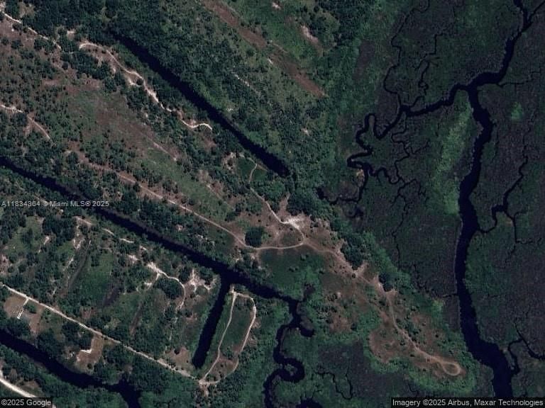 En Venta: $45,000 (1.10 acres)