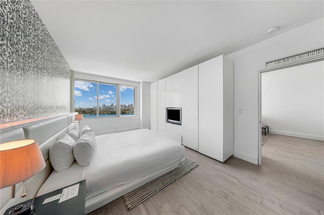 待售: $515,000 (1 贝兹, 1 浴室, 694 平方英尺)