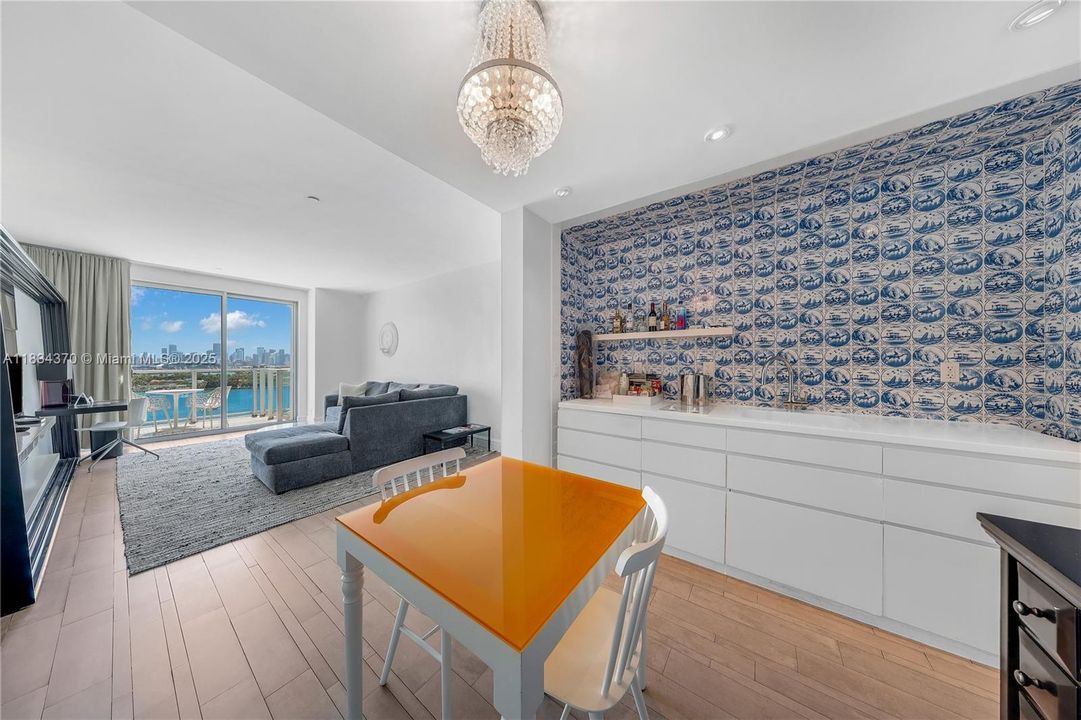 待售: $515,000 (1 贝兹, 1 浴室, 694 平方英尺)