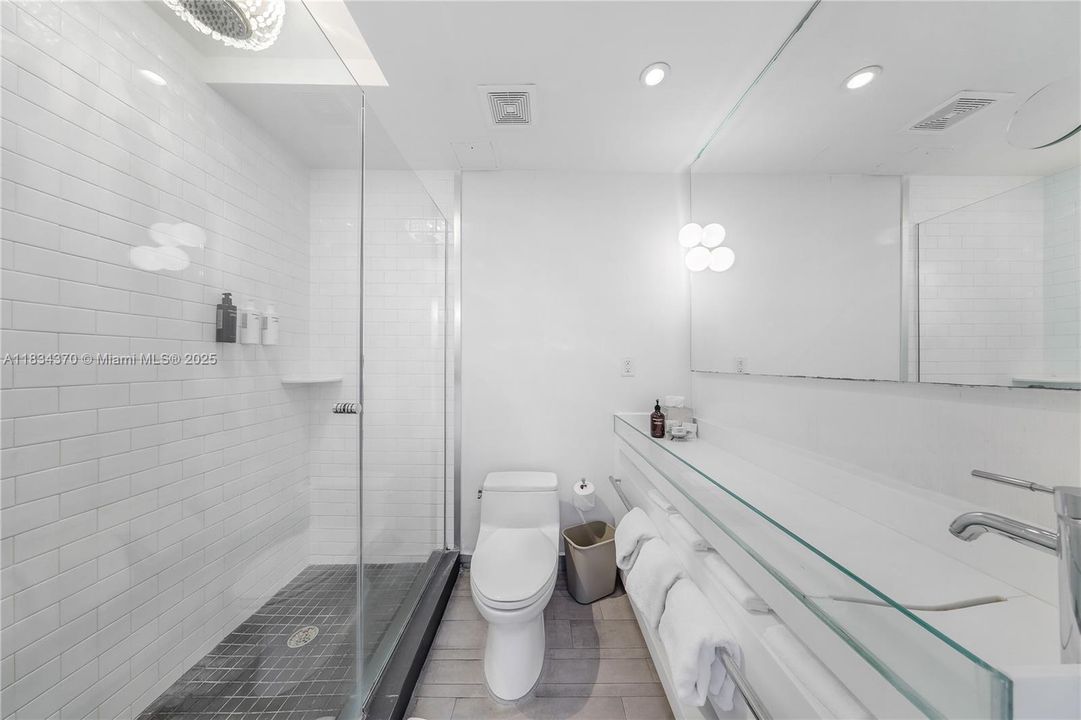 待售: $515,000 (1 贝兹, 1 浴室, 694 平方英尺)